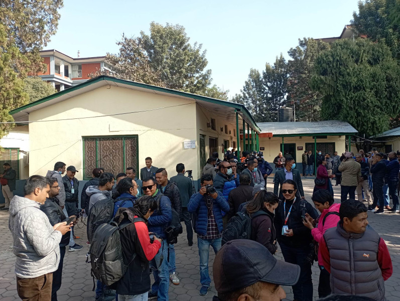 संसदीय दलको कार्यालयमा कांग्रेसीहरूको भिड (तस्वीरहरू)